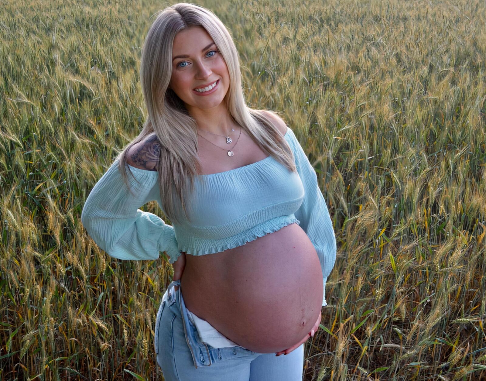 Blonde Preggo Power 