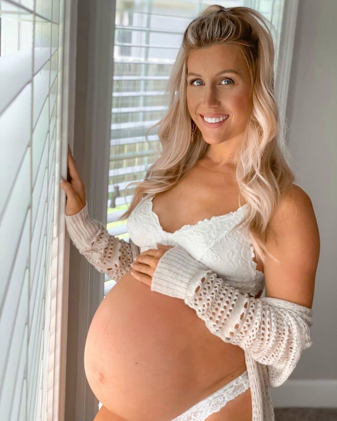 Stunning Pregnant Blonde 