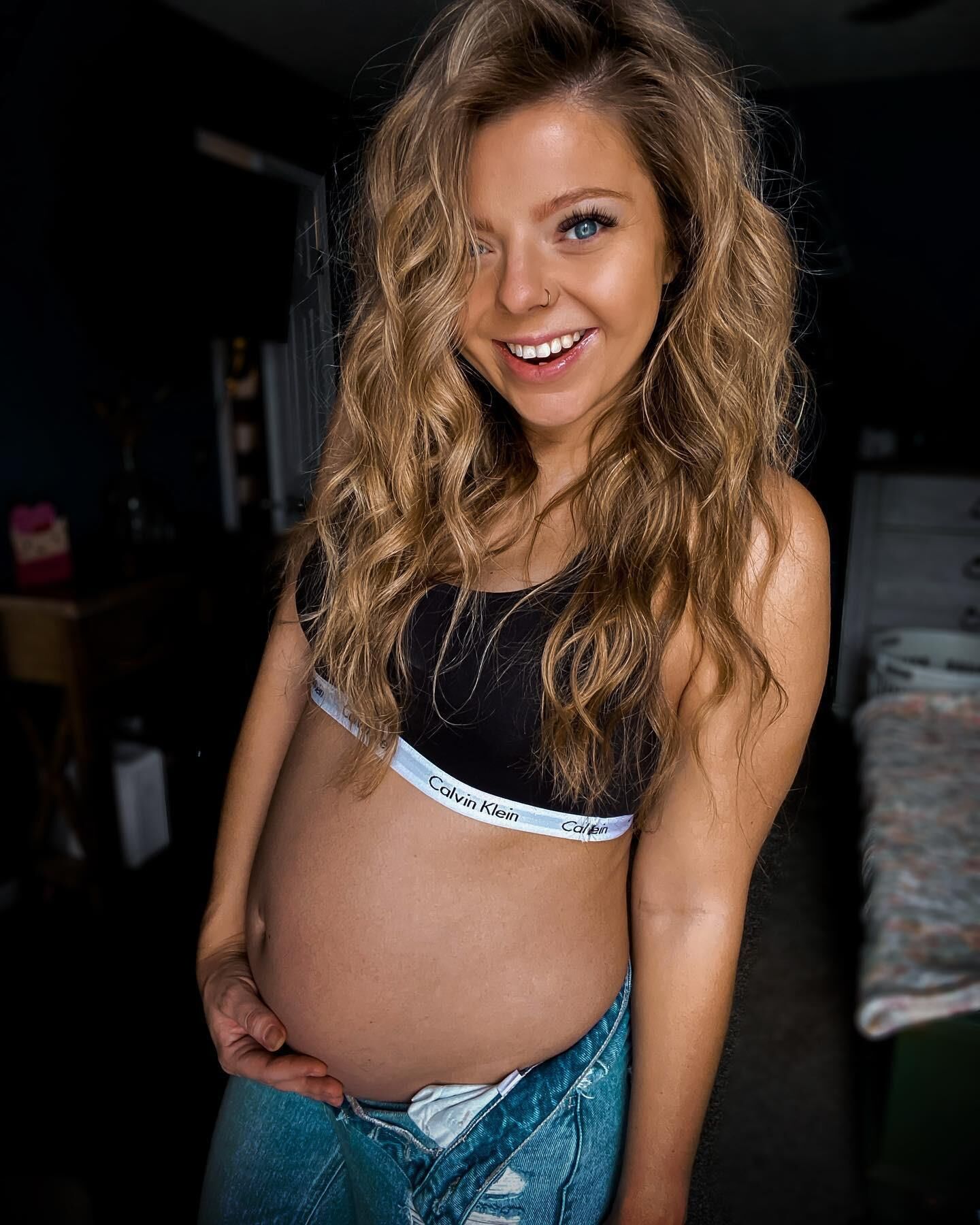Blonde Preggo Power 