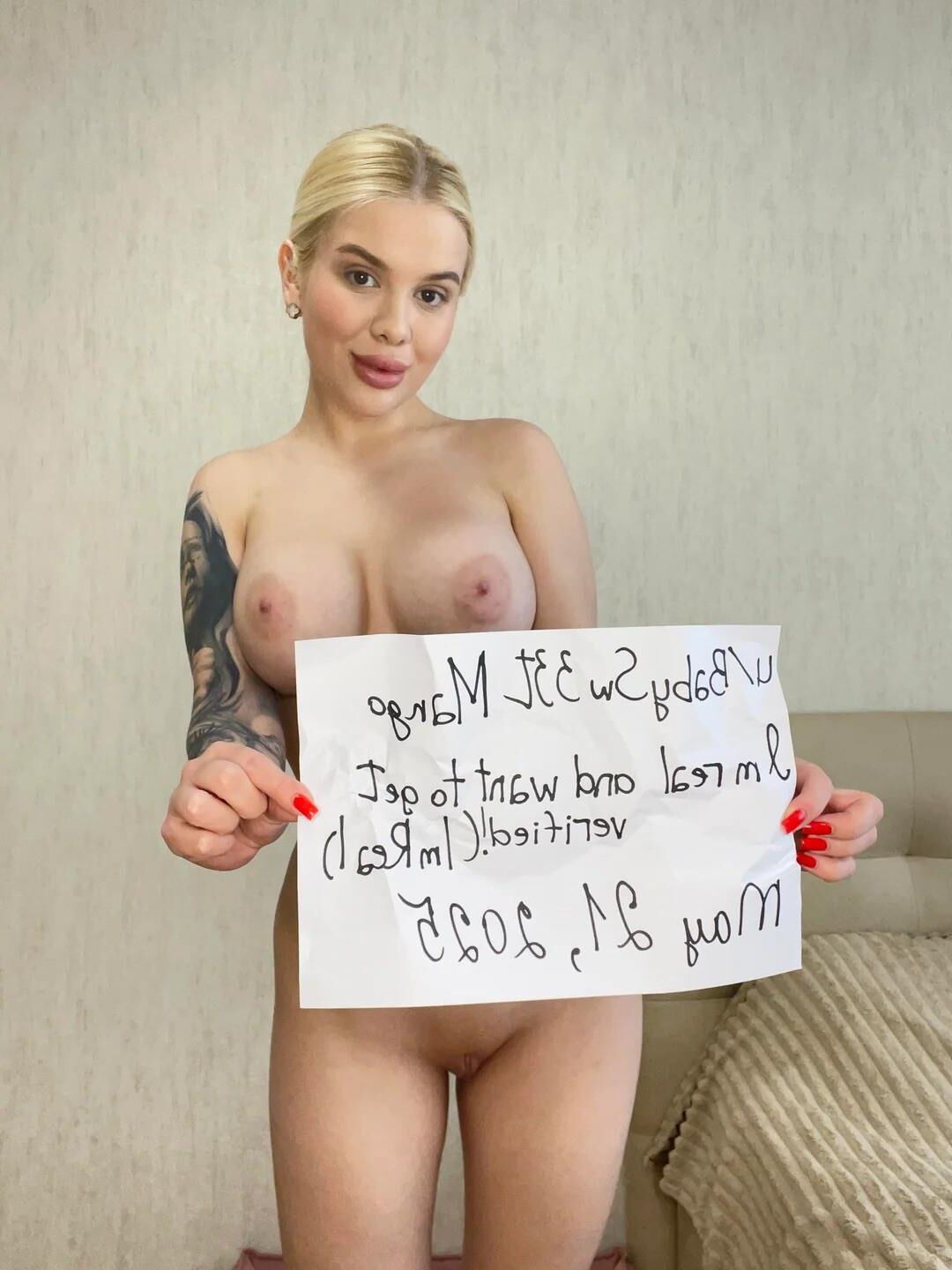 BabySwtMango busty blonde from reddit
