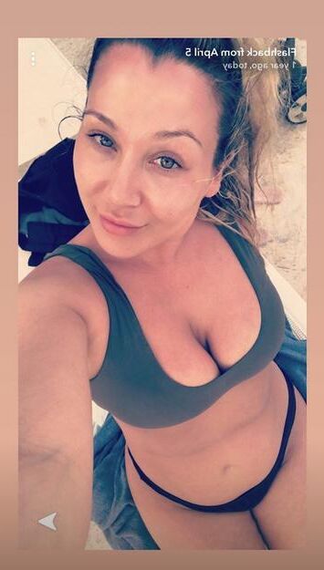 Kelly Miss Solids Ready To Take On Bikinis & Thongs