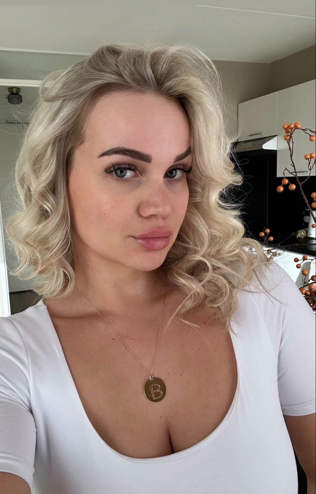 Please comment on this teen whore from my town 