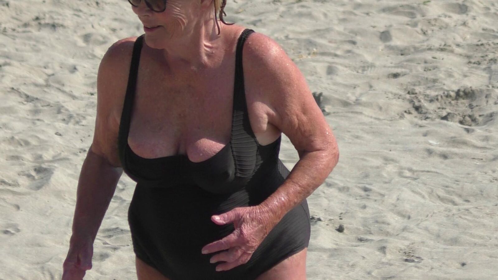 Preciosa abuela sexy