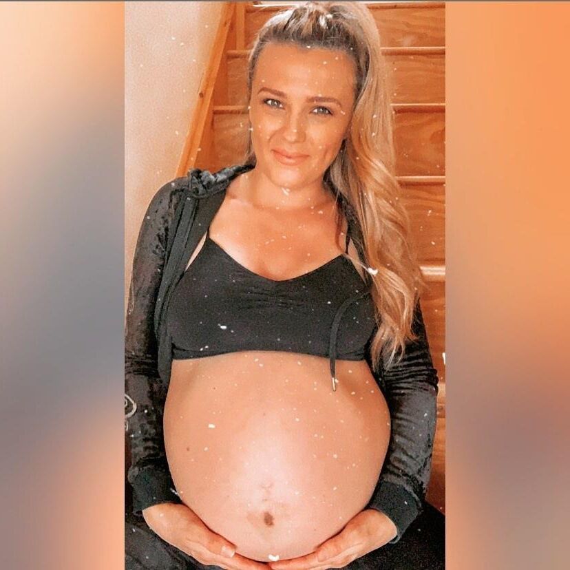 Superbe blonde enceinte
