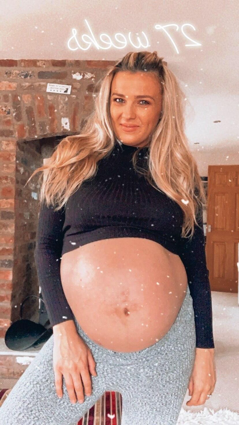 Superbe blonde enceinte