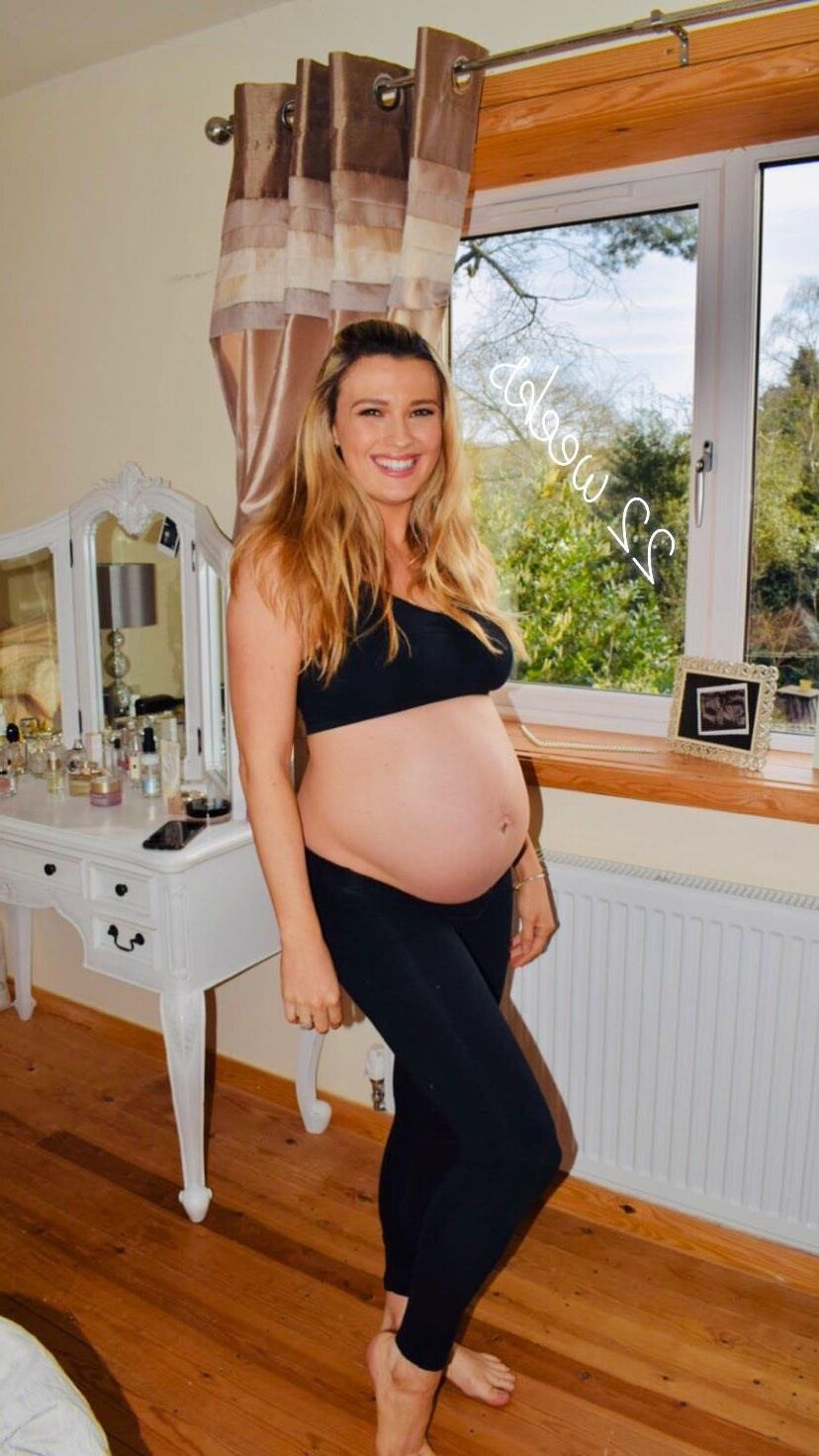 Superbe blonde enceinte