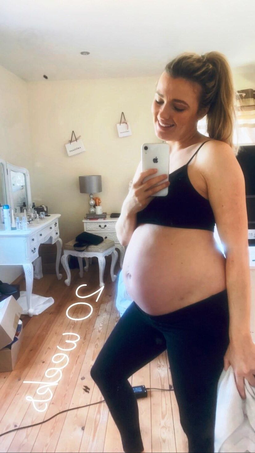 Superbe blonde enceinte