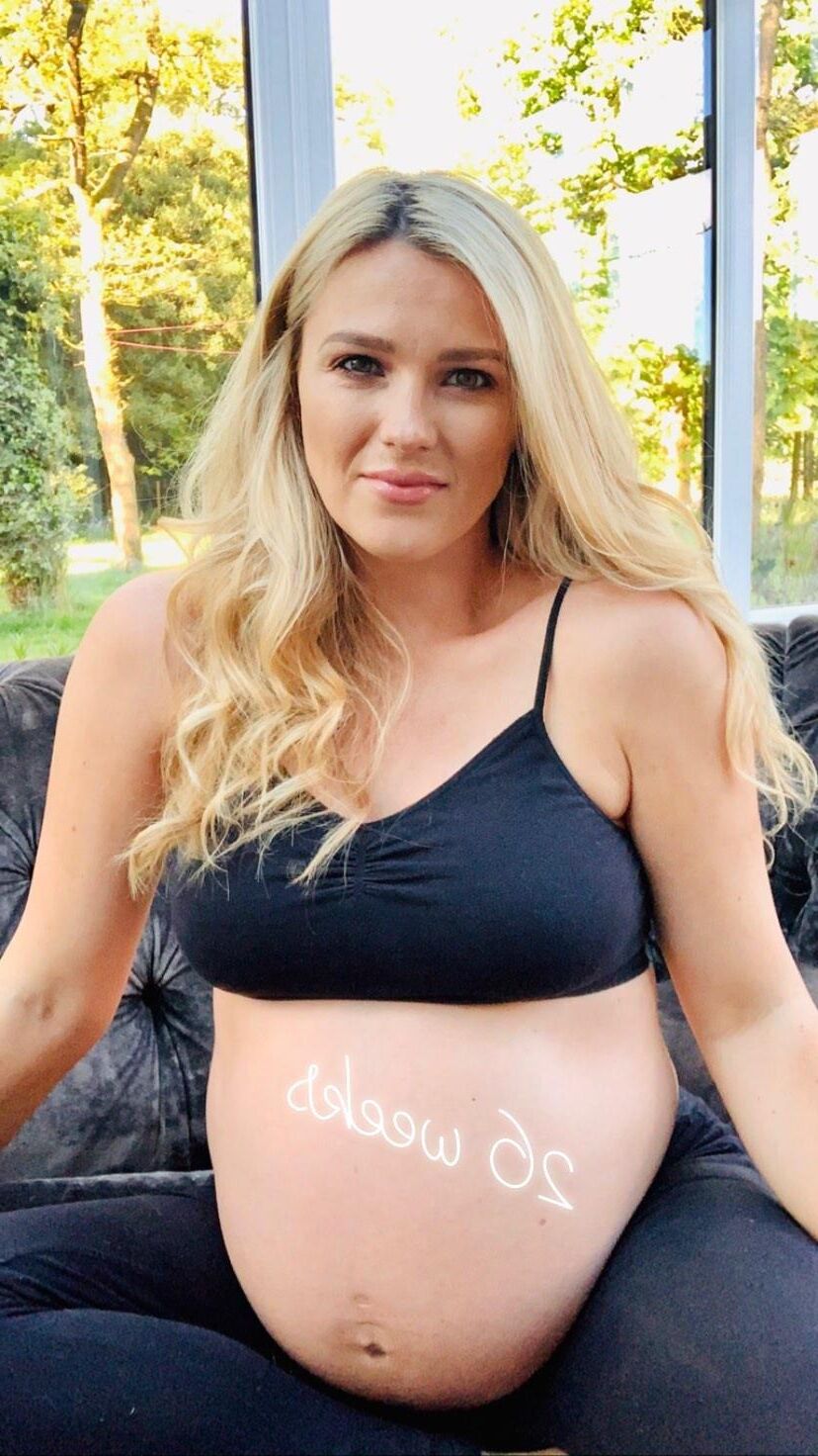 Superbe blonde enceinte