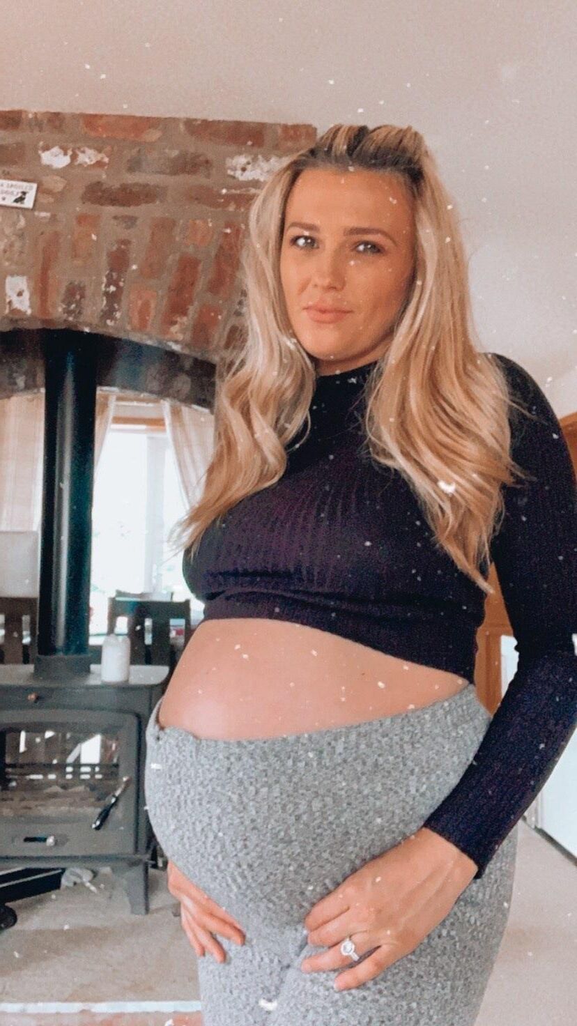 Superbe blonde enceinte