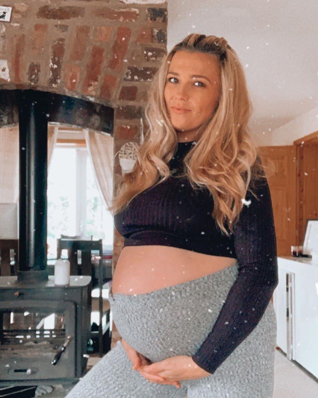 Superbe blonde enceinte