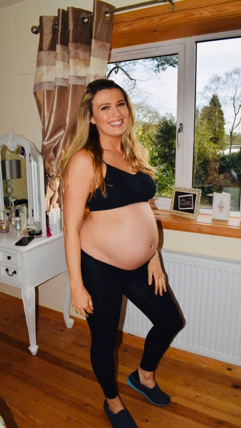 Superbe blonde enceinte