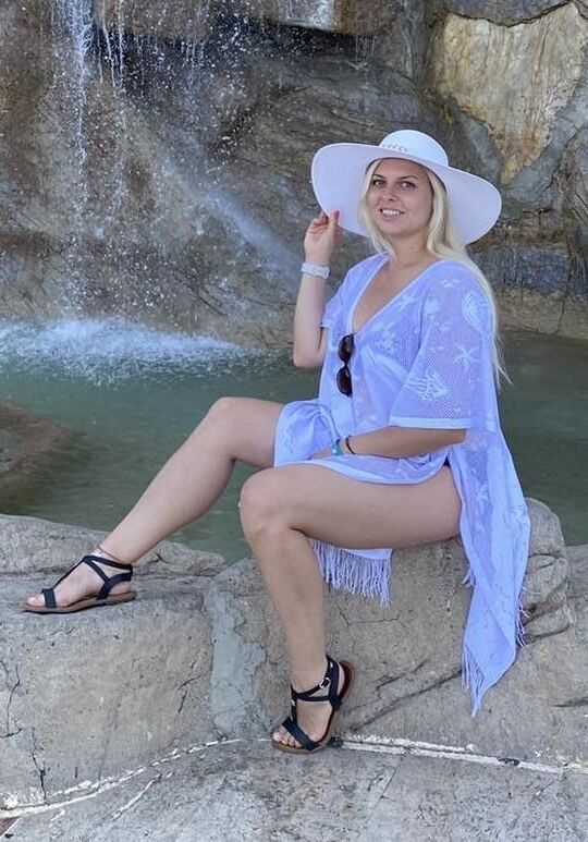 Rubia sexy con grandes tetas
