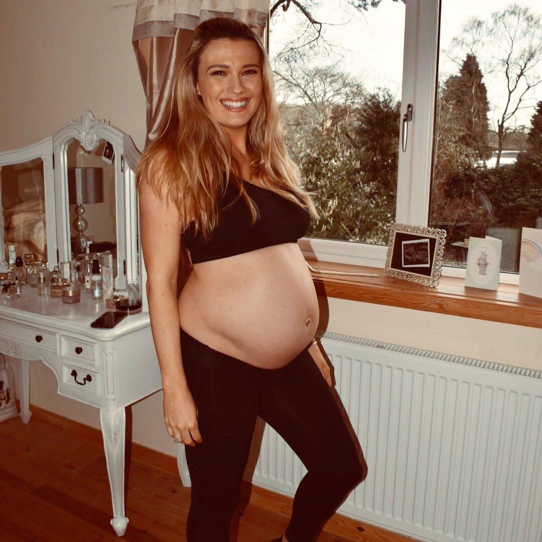Superbe blonde enceinte