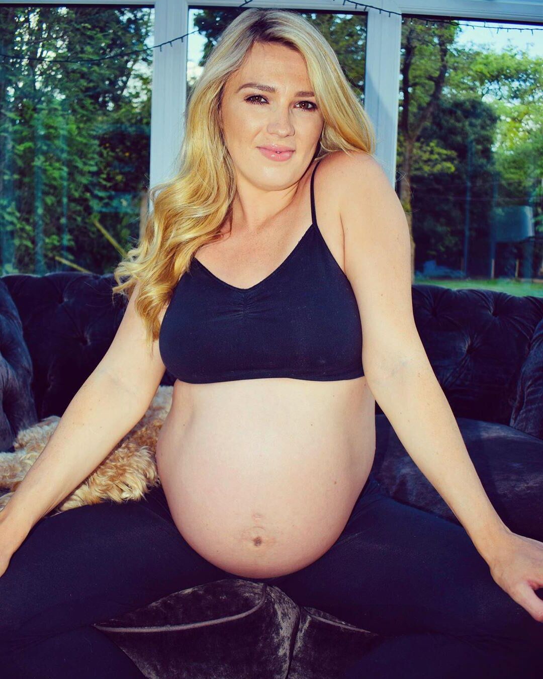 Superbe blonde enceinte