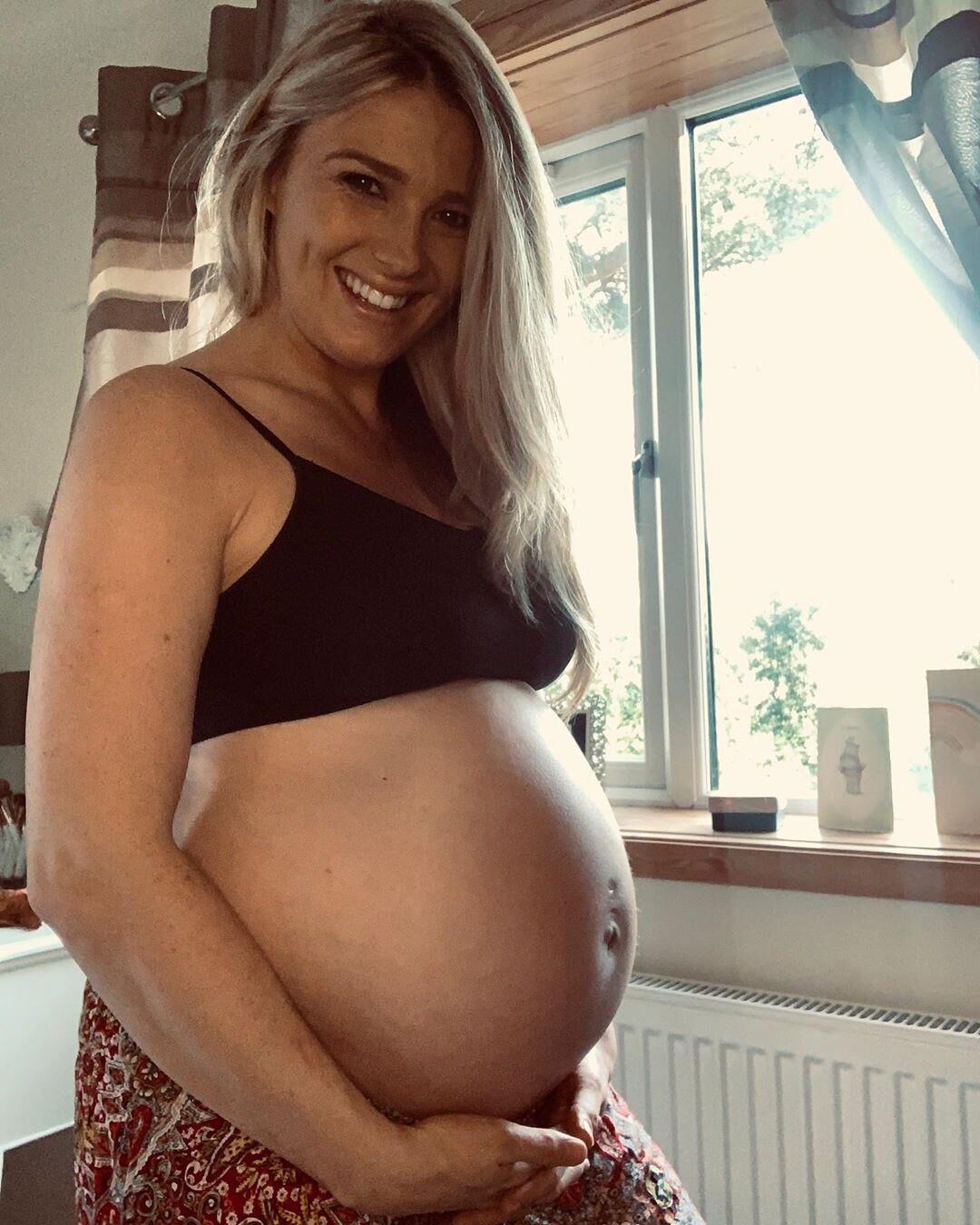 Superbe blonde enceinte