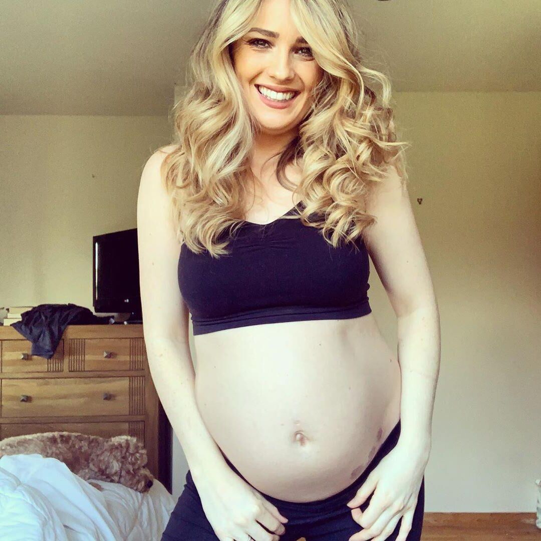 Superbe blonde enceinte