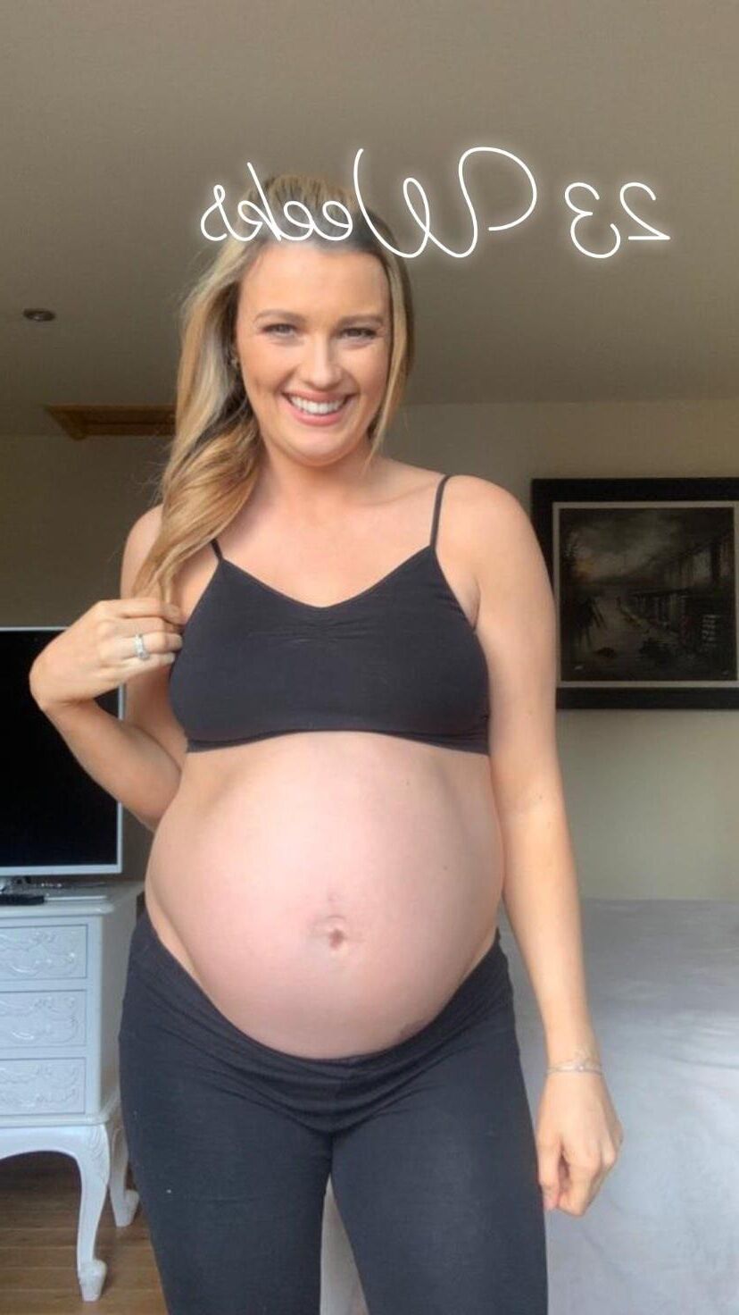 Superbe blonde enceinte