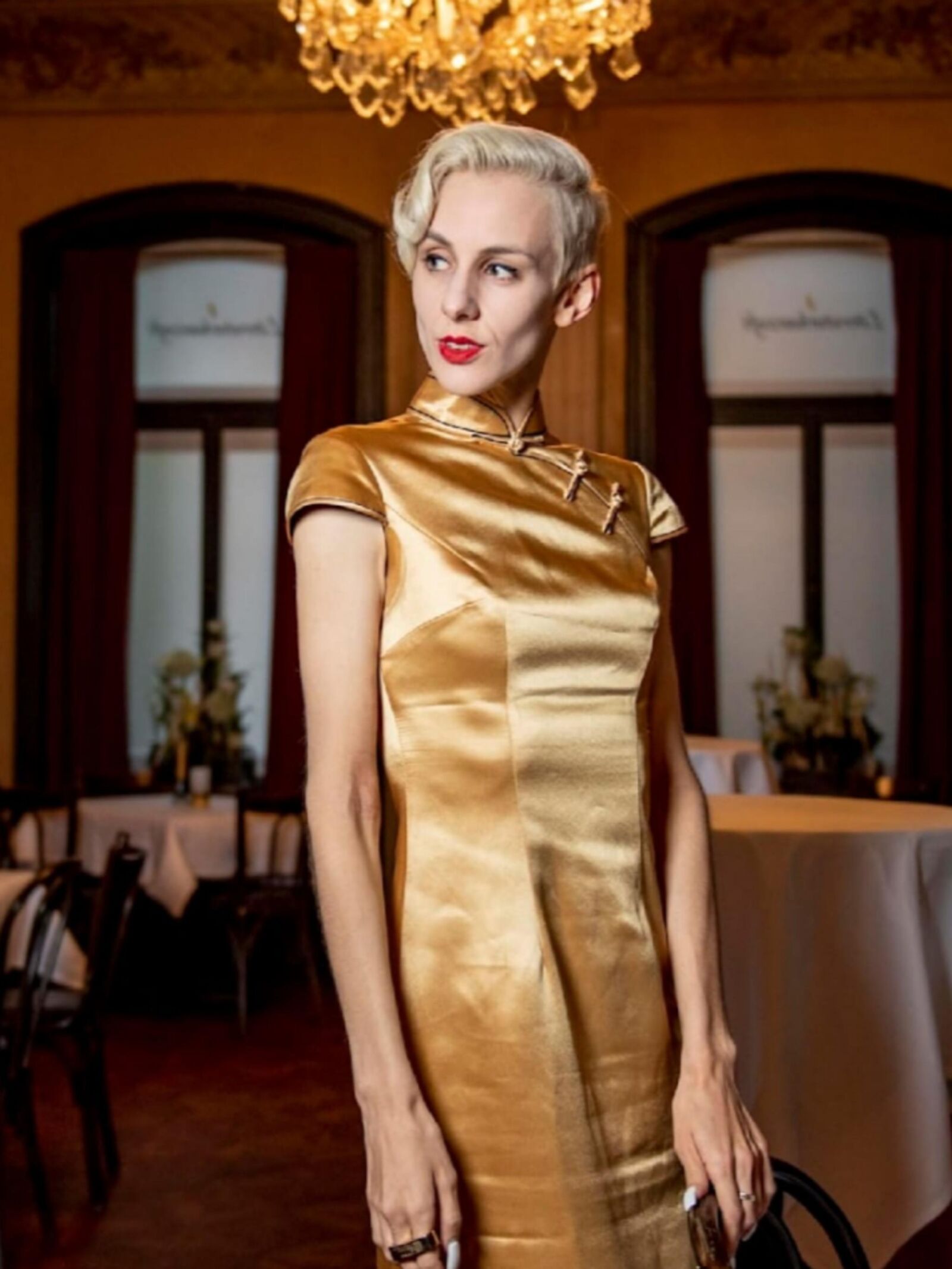 Lisa E. Geile Duerre Oesi Ficke Im Golden Satinkleid!