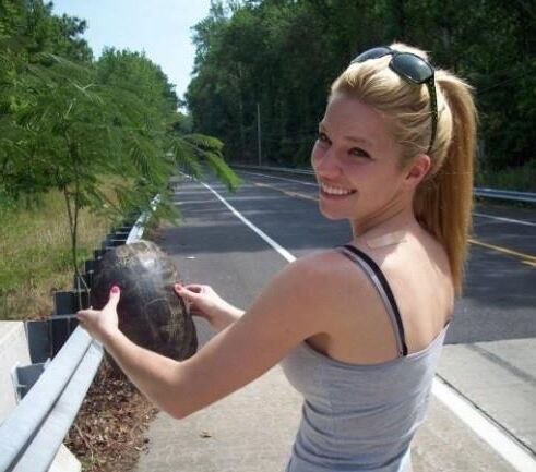 Blonde posant