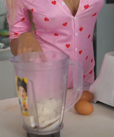 Sofie cooking