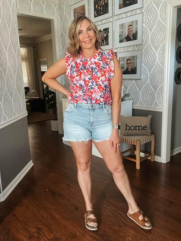 P interest In Beauty Queen In Between (Milf Fashion Blogger)