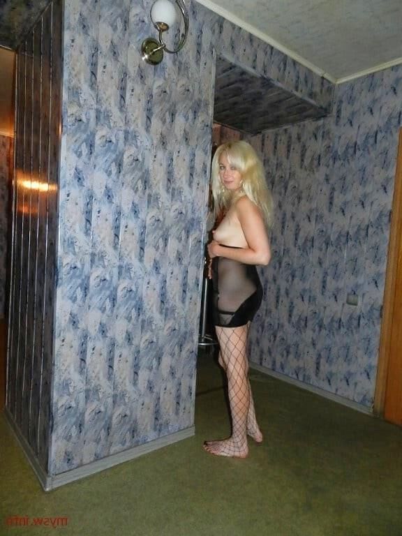 Young HotWife Swinger gets gang banged