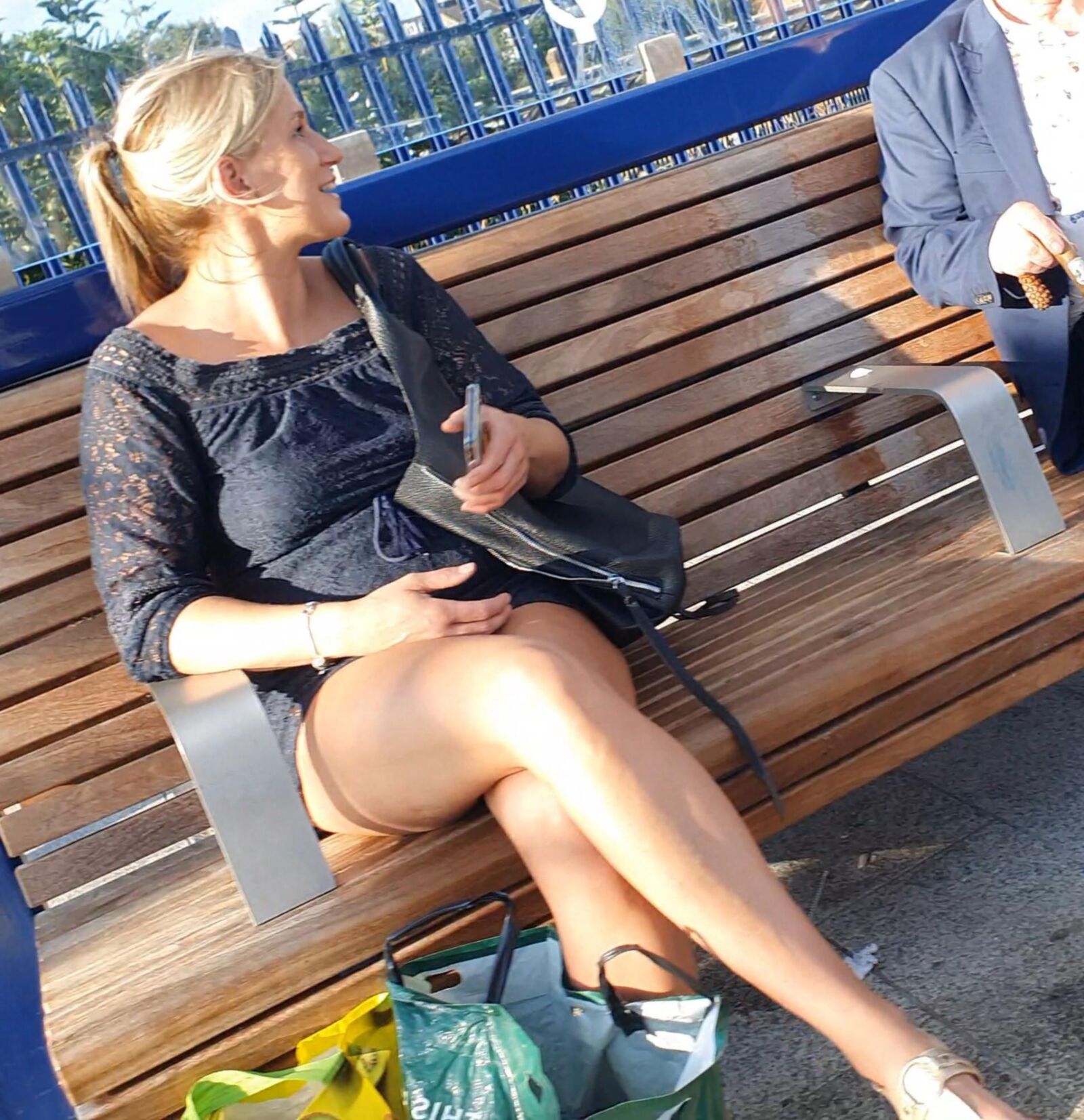 [CANDID] BLONDE MILF FLAUNTS LONG LEGS