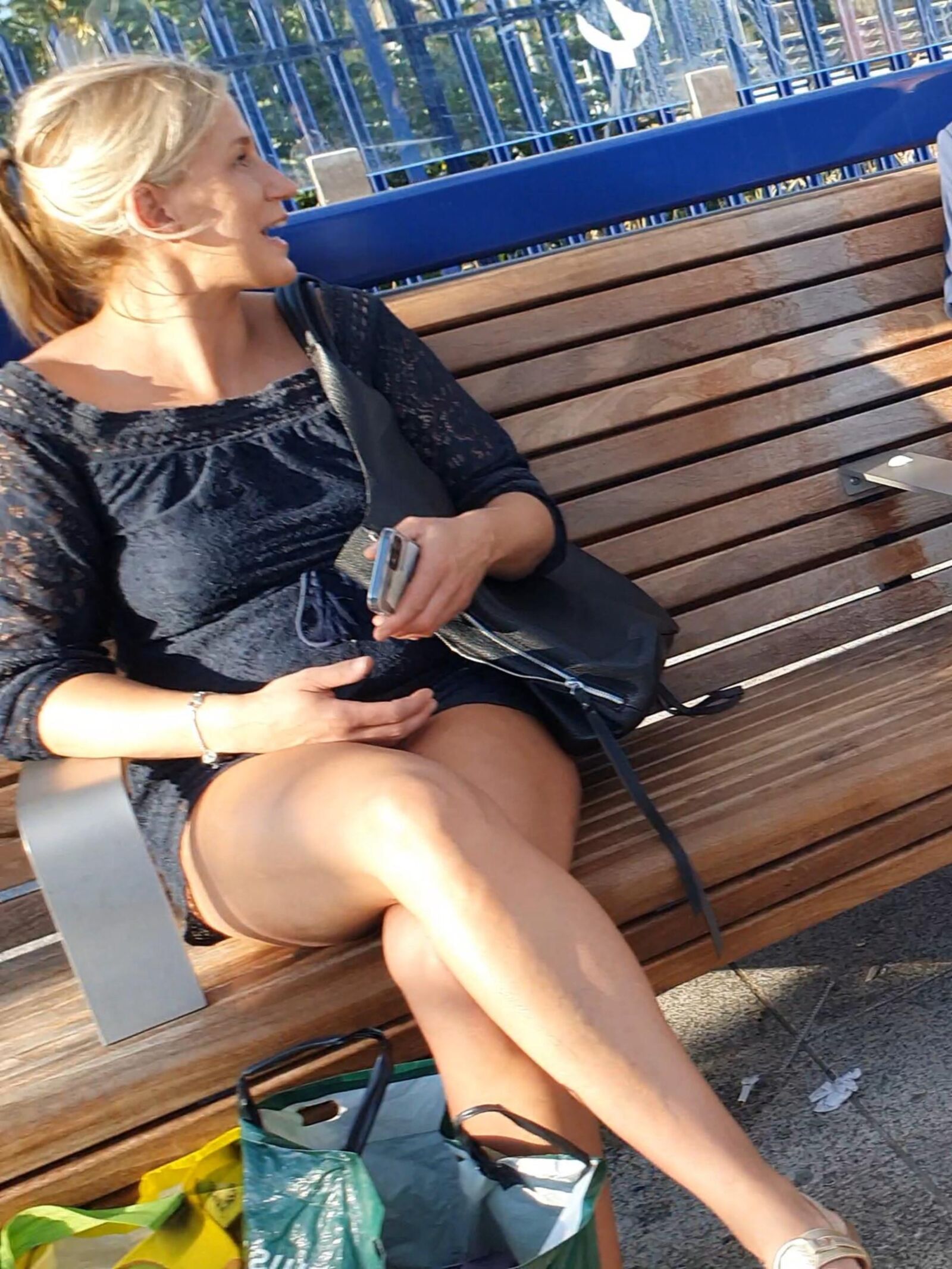 [CANDID] BLONDE MILF FLAUNTS LONG LEGS