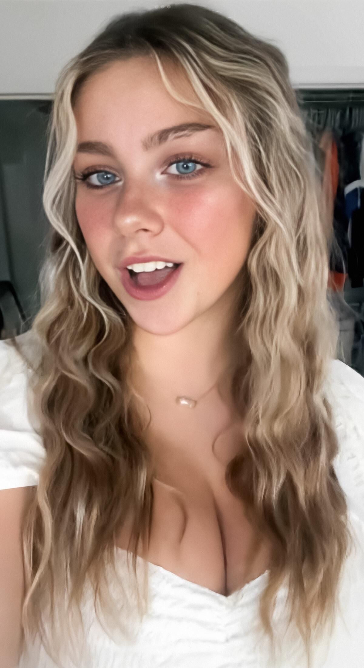 Jacklyn est la fille avec le beau sourire