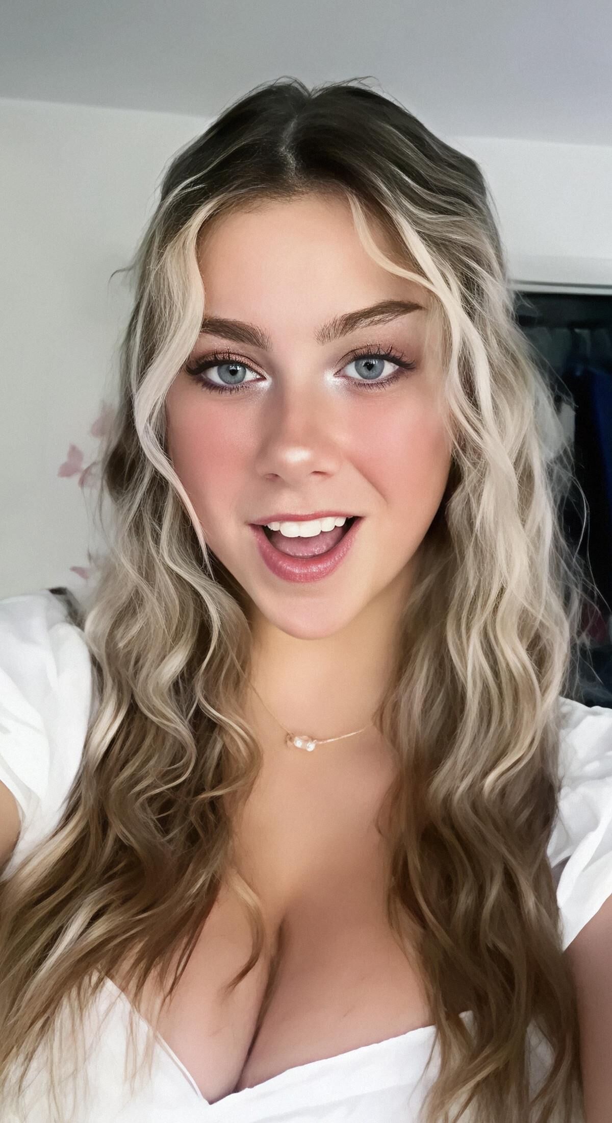 Jacklyn est la fille avec le beau sourire