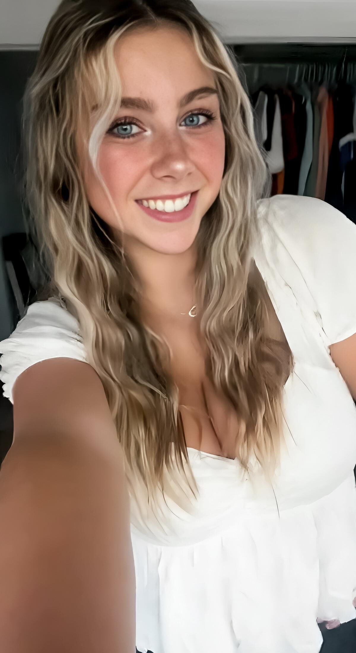 Jacklyn est la fille avec le beau sourire
