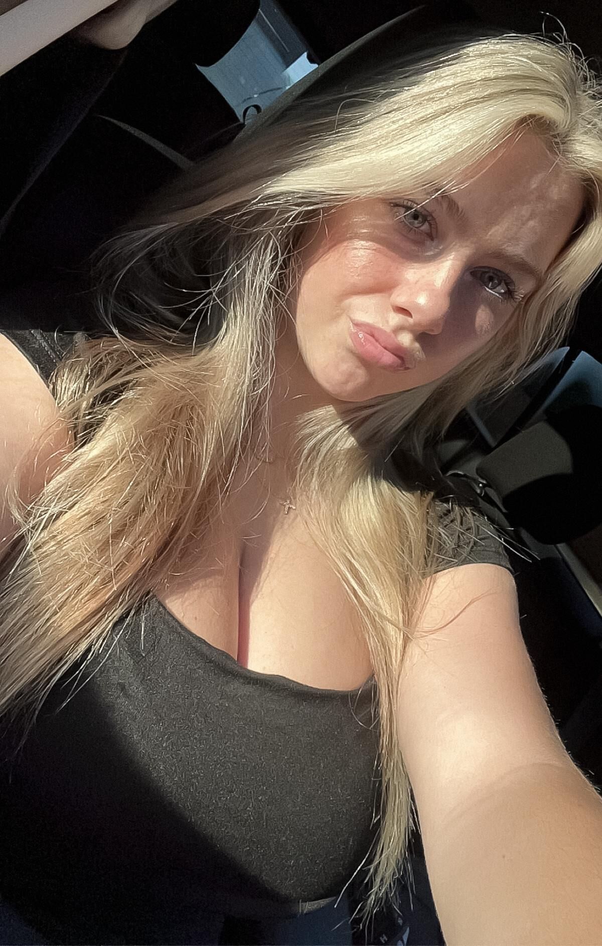 Jacklyn est la fille avec le beau sourire