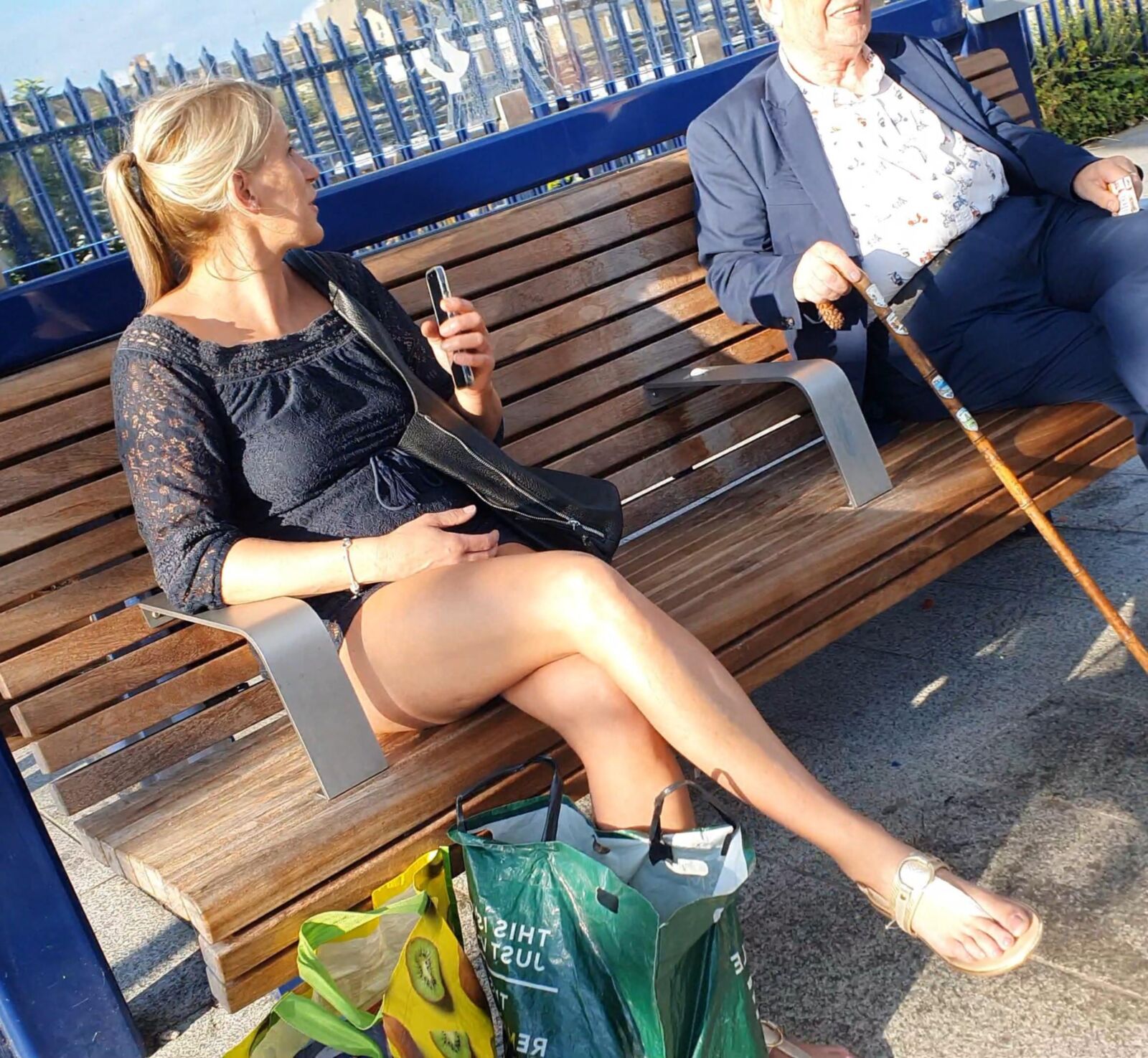 [CANDID] BLONDE MILF FLAUNTS LONG LEGS