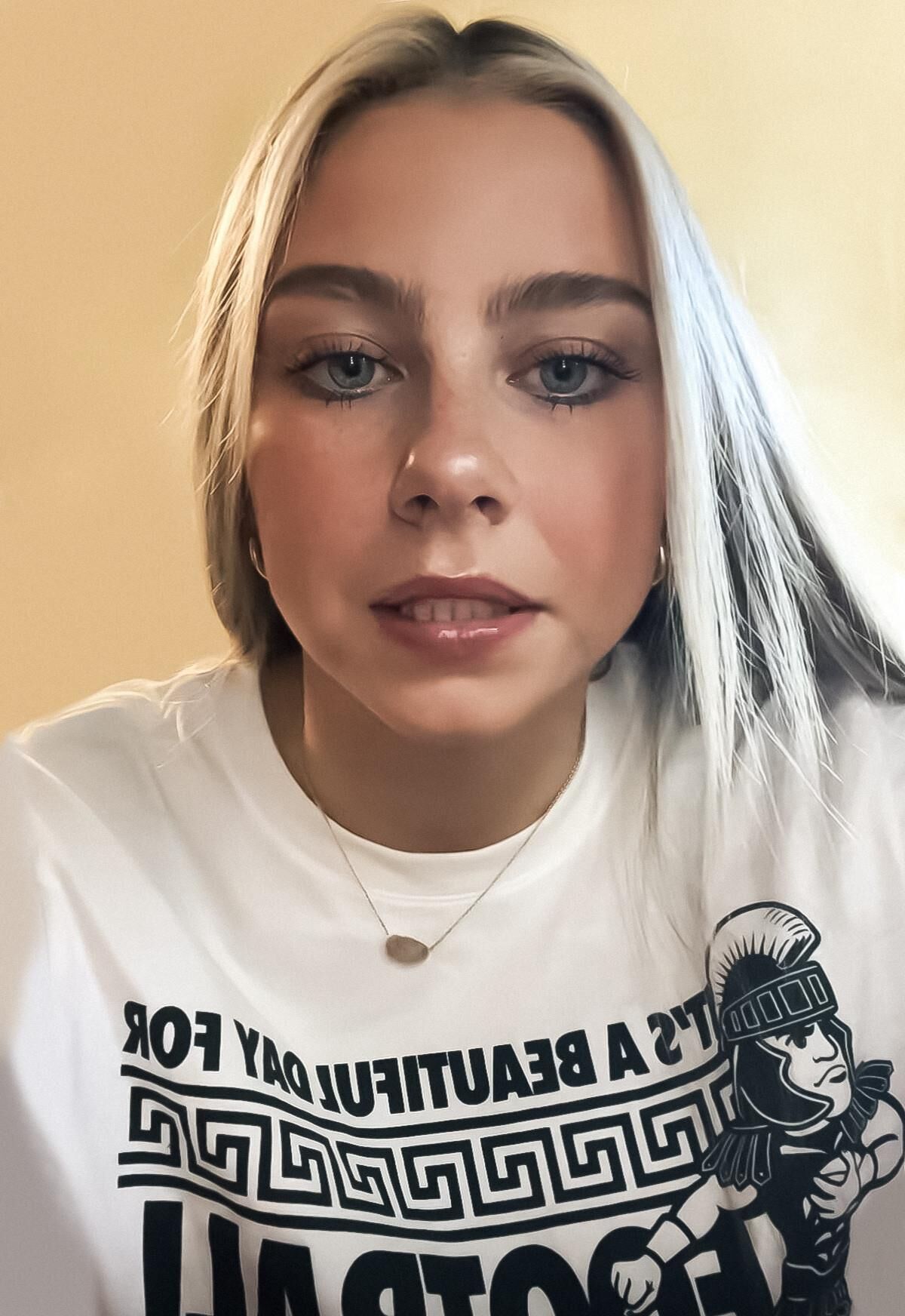 Jacklyn est la fille avec le beau sourire