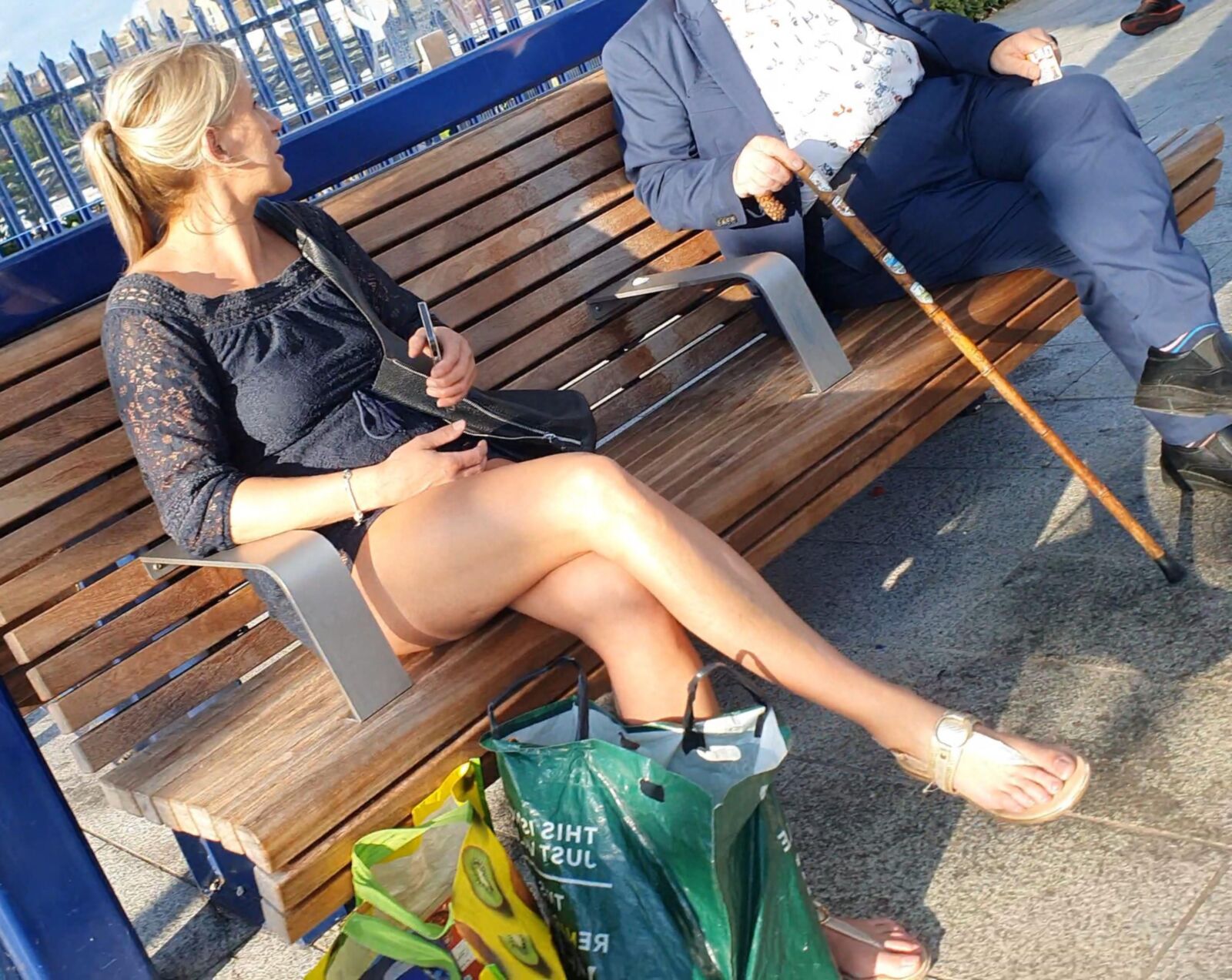 [CANDID] BLONDE MILF FLAUNTS LONG LEGS