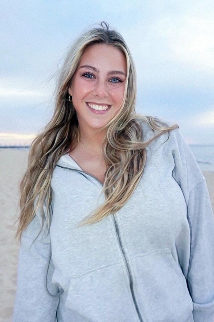 Jacklyn est la fille avec le beau sourire