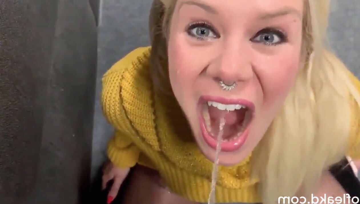 Blonde\'s = urinal\'s