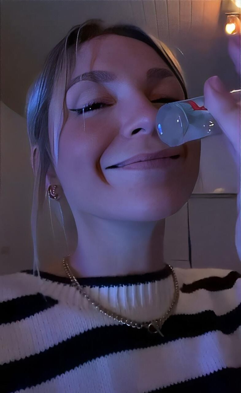 Olga D. wird zu einem exponierten Webslut