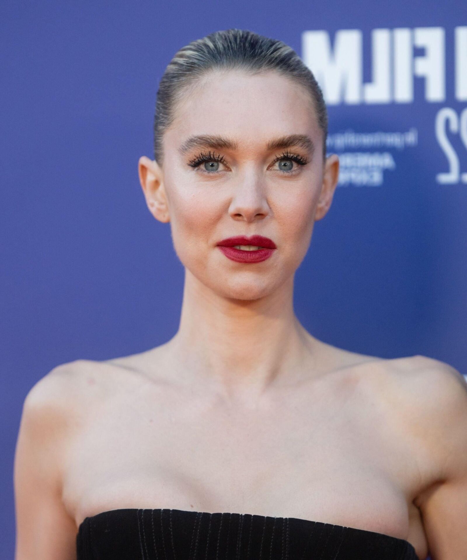 Titten Vanessa Kirby
