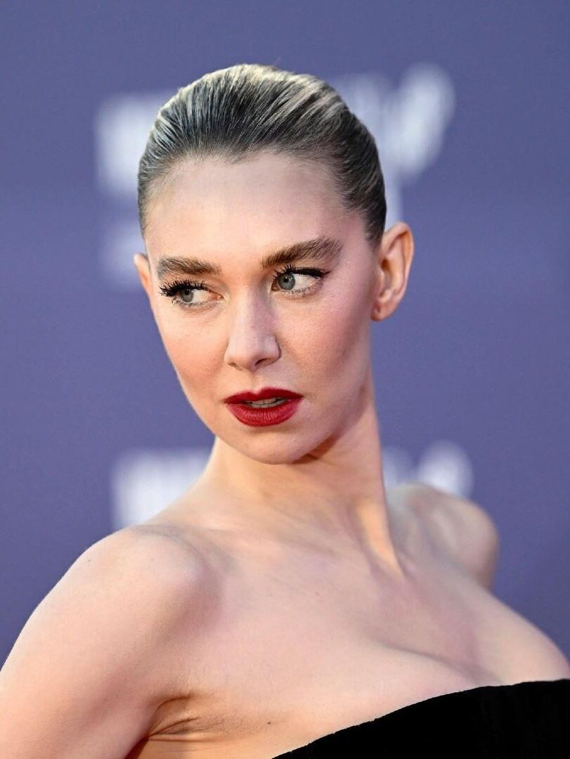 Titten Vanessa Kirby