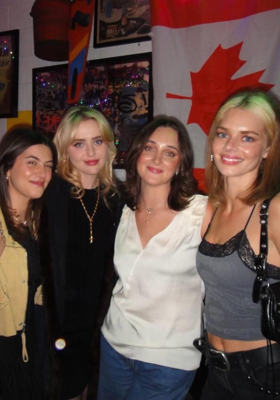 Samara Weaving und Kathryn Newton