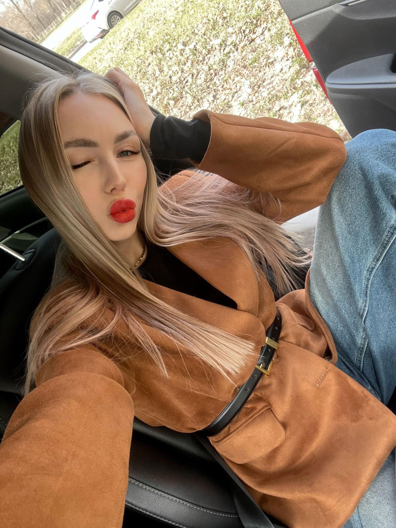 Selfie einer schönen blonden Prostituierten