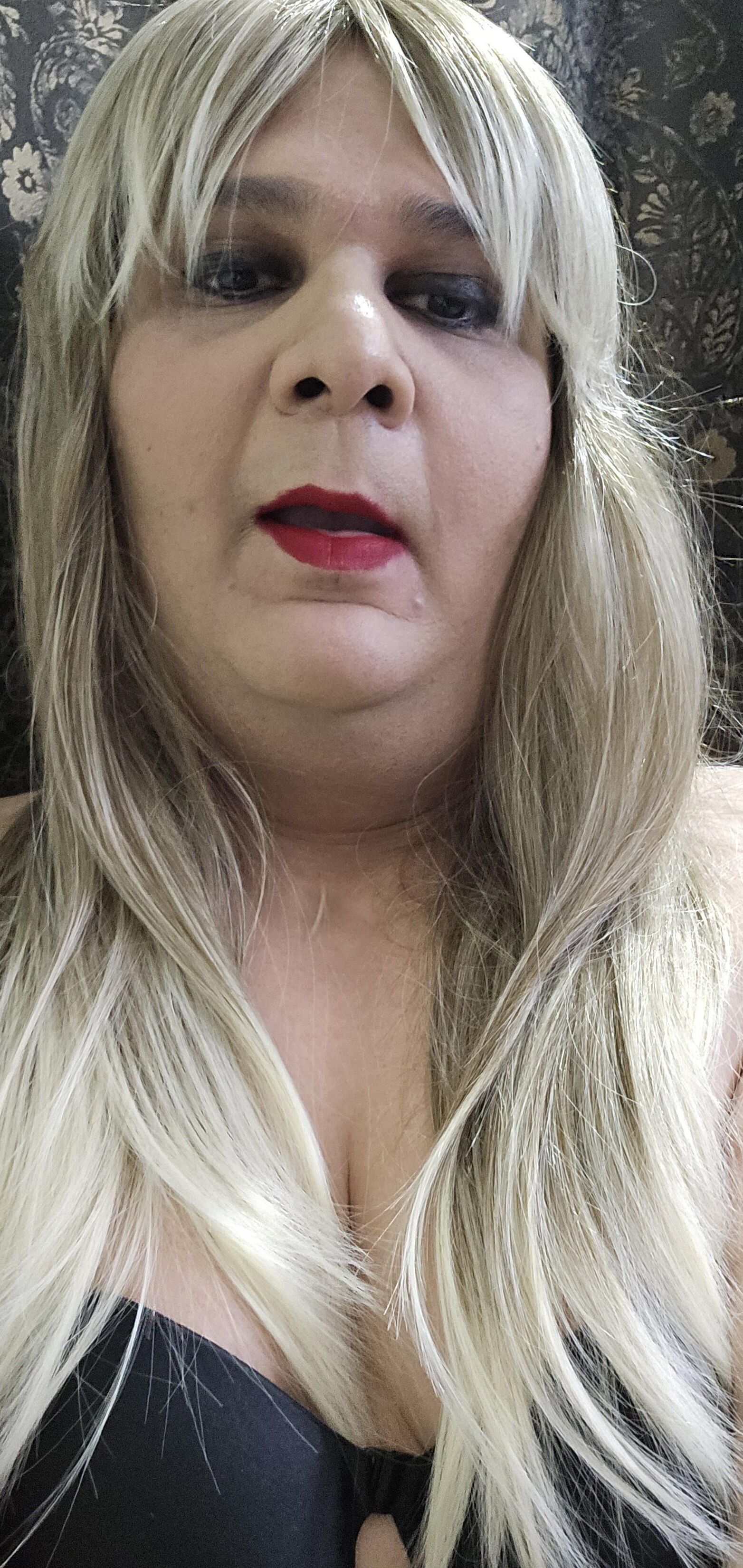 Blonde Shemale Monica M Nahaufnahme