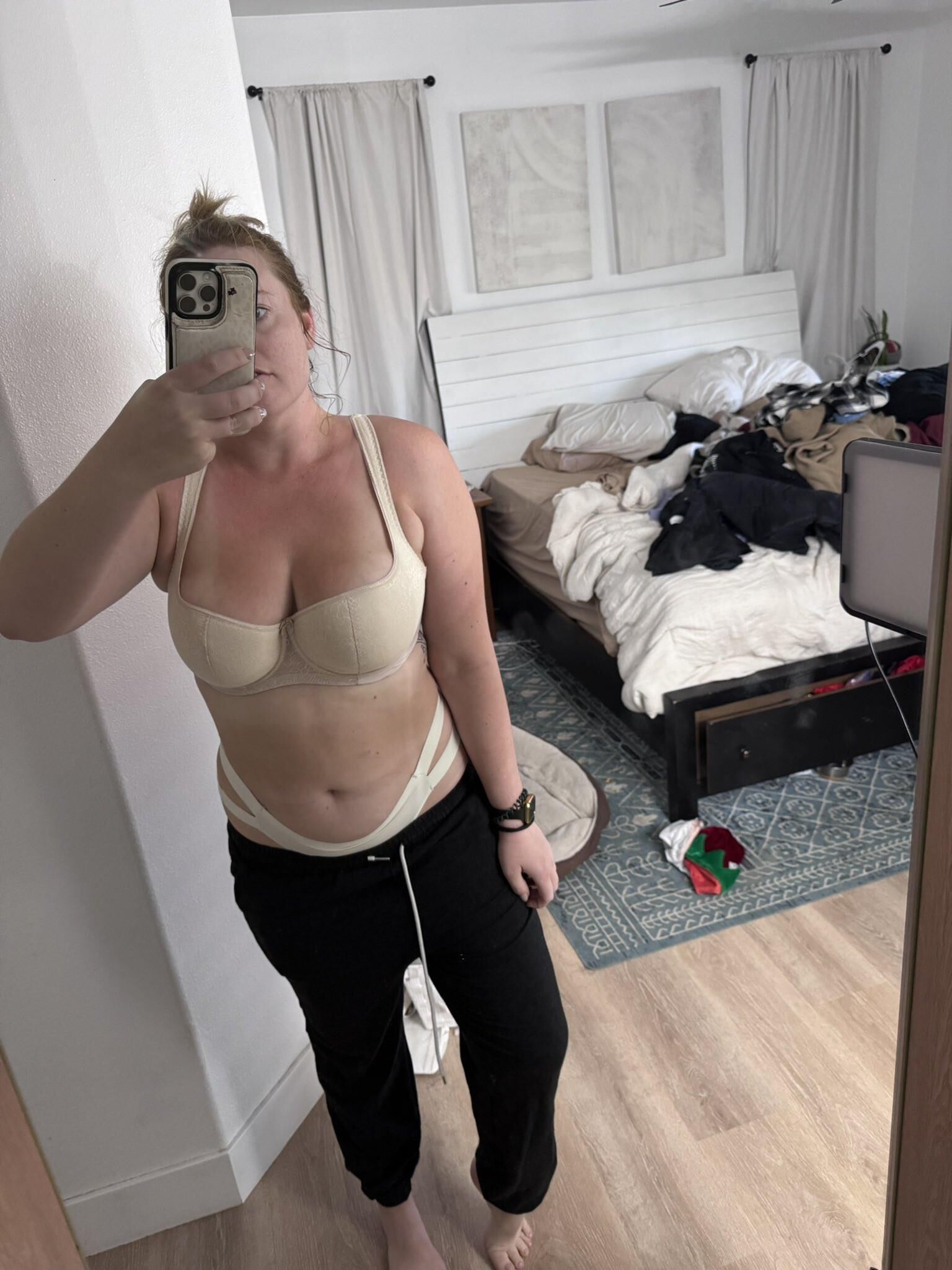 Meagan riesige Bobbs Beauty Geile blonde Mutter gemischte heiße Aufnahmen