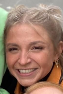 Olga D. wird zu einem exponierten Webslut