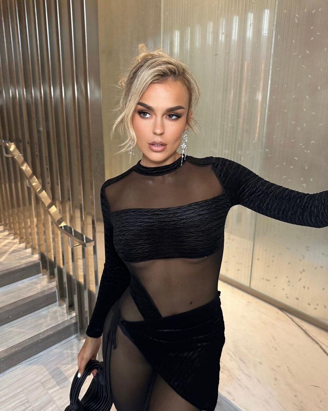 Titten Tallia Storm