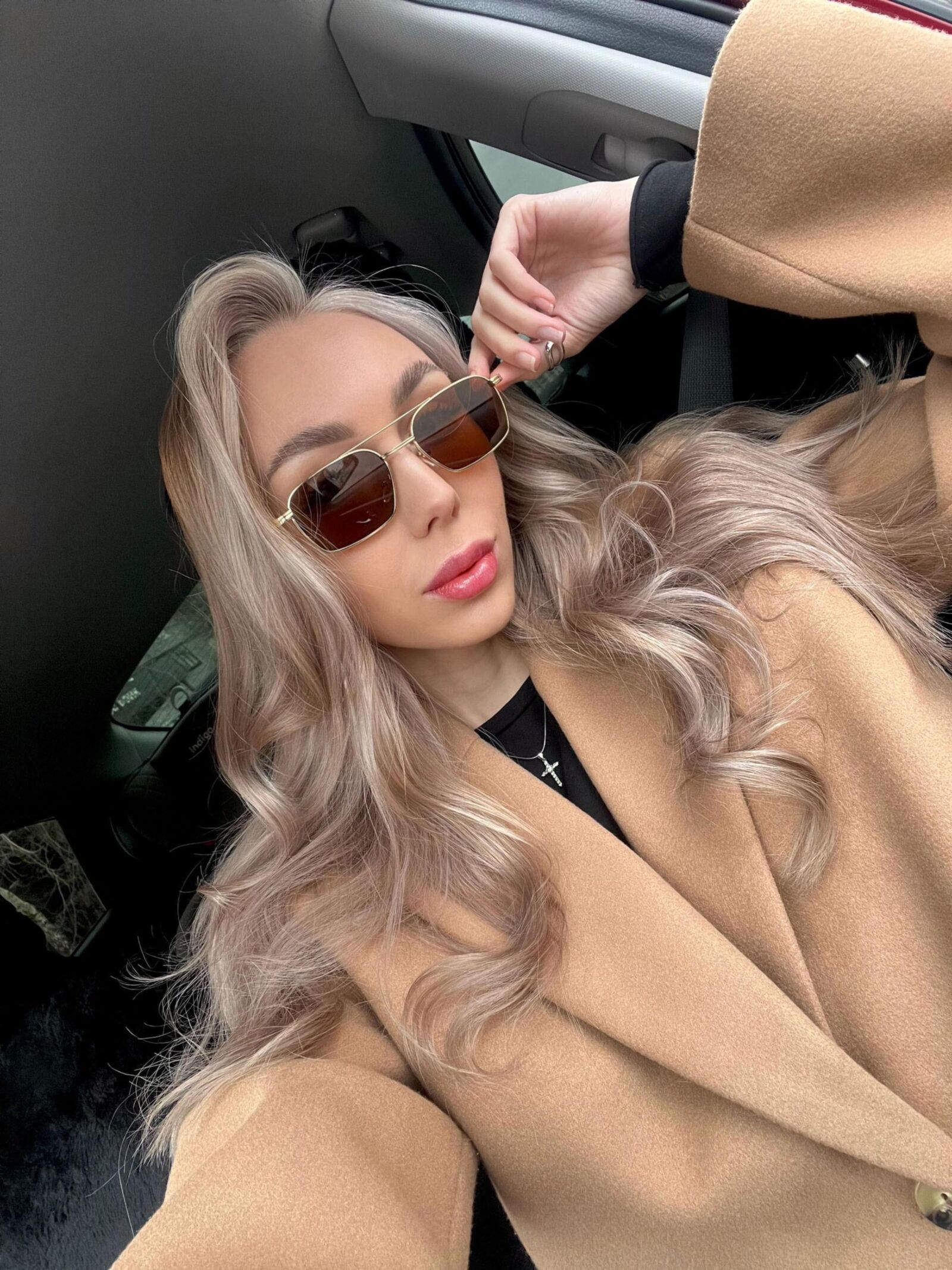 Selfie einer schönen blonden Prostituierten