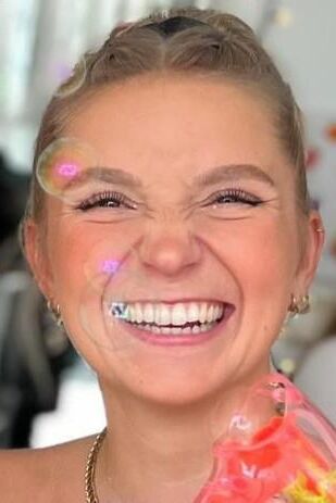 Olga D. wird zu einem exponierten Webslut