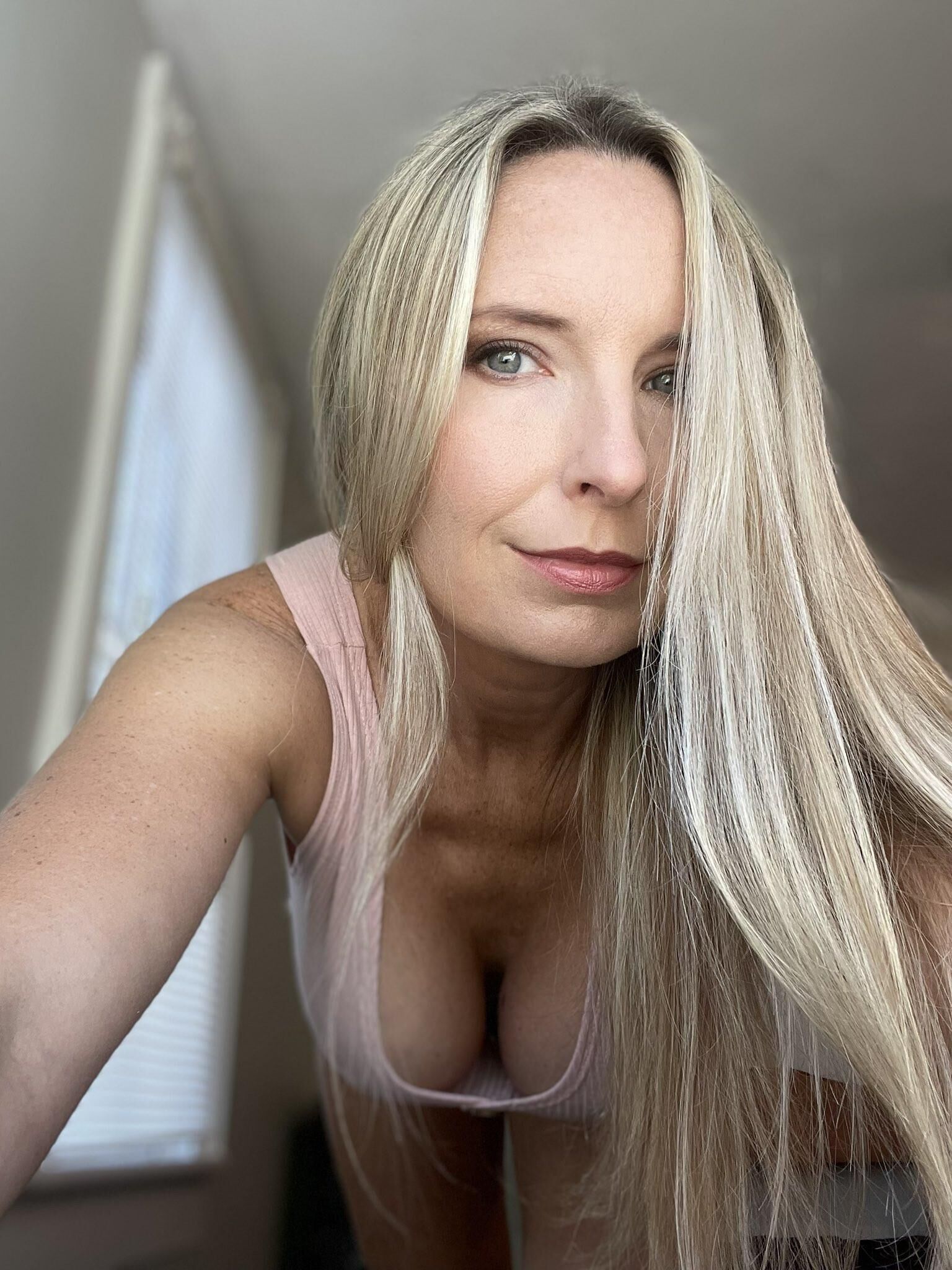 BUSTY BLONDE SAMANTHA RAY MODEL X