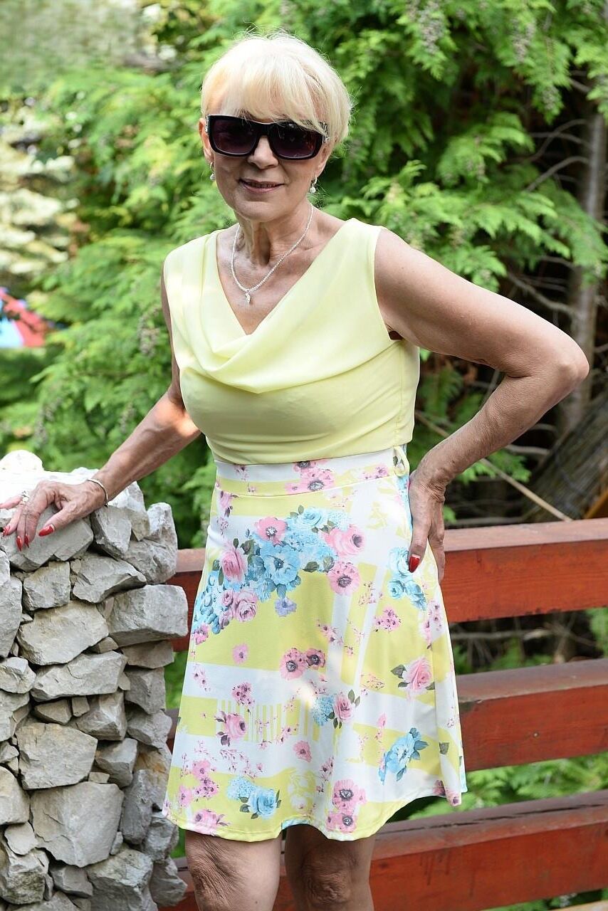 HOT GILF